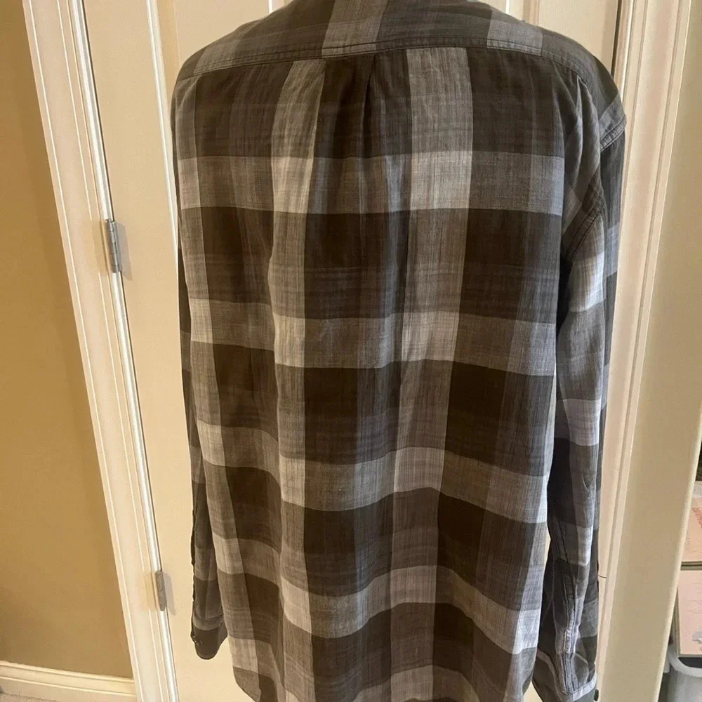 Tommy Bahama Button down shirt-size XL - Picture 4 of 9